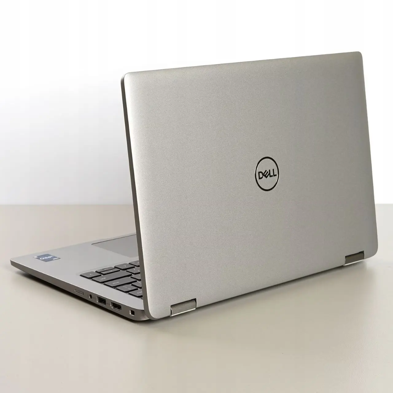 Tył Latitude 5340